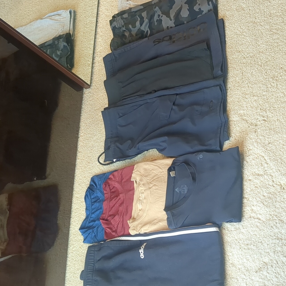 Men's shorts, t-shirts, and jogger in Excellent conditions